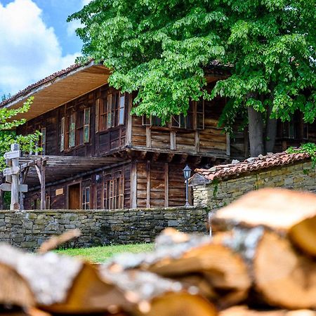 Guest Houses "Zlatna Oresha - Complex" Zheravna Eksteriør billede