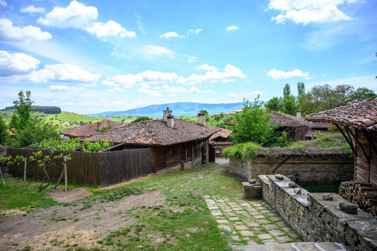 Guest Houses "Zlatna Oresha - Complex" Zheravna Eksteriør billede