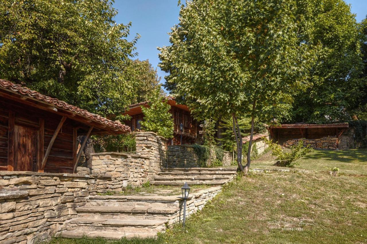 Guest Houses "Zlatna Oresha - Complex" Zheravna Eksteriør billede